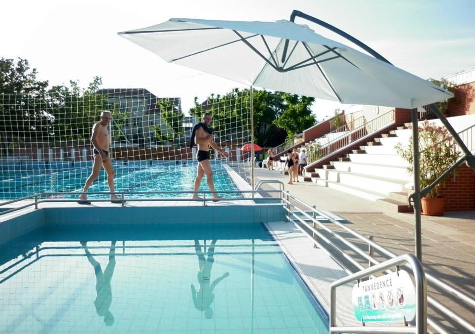 세글레드 Cvse Clubhaz Es Panzio B&B 외부 사진